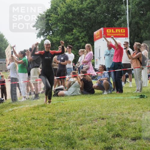 15.06.2025 - 27. Vierlanden-Triathlon KatJ http://msf.ph/oto/8032736 15.06.2025 11:14:05 Schwimmen 800, 904, 920 meine-sportfotos.de