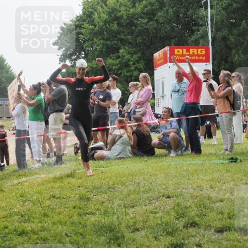 15.06.2025 - 27. Vierlanden-Triathlon KatJ http://msf.ph/oto/8032739 15.06.2025 11:14:05 Schwimmen 800, 904, 920 meine-sportfotos.de