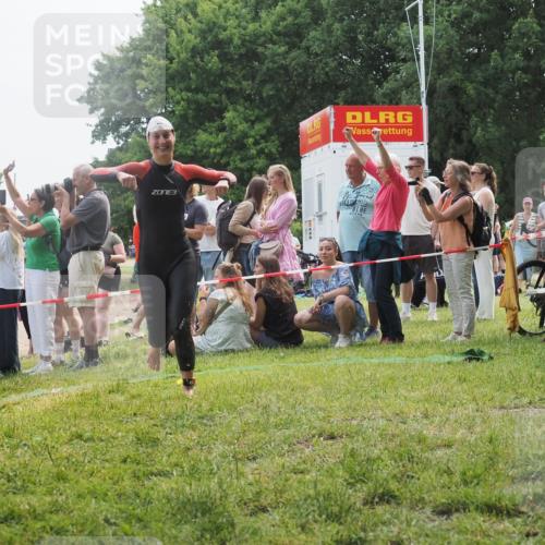 15.06.2025 - 27. Vierlanden-Triathlon KatJ http://msf.ph/oto/8032744 15.06.2025 11:14:05 Schwimmen 800, 904, 920 meine-sportfotos.de
