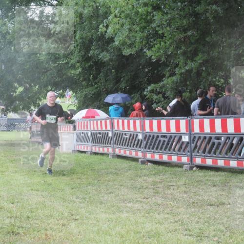 21.06.2025 - 27. Vierlanden-Triathlon KatJ http://msf.ph/oto/8032747 15.06.2025 13:43:48 Ziel 655, 671 meine-sportfotos.de