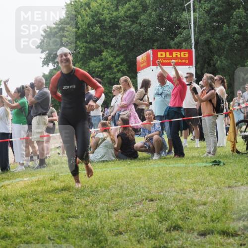 15.06.2025 - 27. Vierlanden-Triathlon KatJ http://msf.ph/oto/8032757 15.06.2025 11:14:06 Schwimmen 800, 904, 920 meine-sportfotos.de