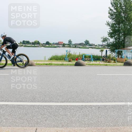 21.06.2025 - 27. Vierlanden-Triathlon H.Heesch http://msf.ph/oto/8032760 15.06.2025 11:38:53 Radfahren 744, 755 meine-sportfotos.de