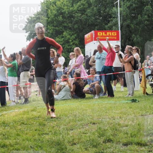15.06.2025 - 27. Vierlanden-Triathlon KatJ http://msf.ph/oto/8032763 15.06.2025 11:14:06 Schwimmen 800, 904, 920 meine-sportfotos.de