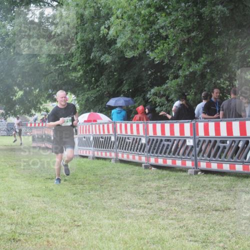 21.06.2025 - 27. Vierlanden-Triathlon KatJ http://msf.ph/oto/8032764 15.06.2025 13:43:48 Ziel 655, 671 meine-sportfotos.de