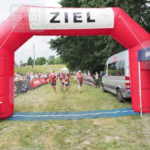 21.06.2025 - 27. Vierlanden-Triathlon MichiJ http://msf.ph/oto/8032767 15.06.2026 12:53:15 Ziel 989, 991, 992, 993 meine-sportfotos.de