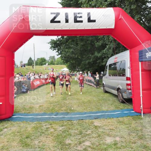 21.06.2025 - 27. Vierlanden-Triathlon MichiJ http://msf.ph/oto/8032772 15.06.2026 12:53:15 Ziel 989, 991, 992, 993 meine-sportfotos.de