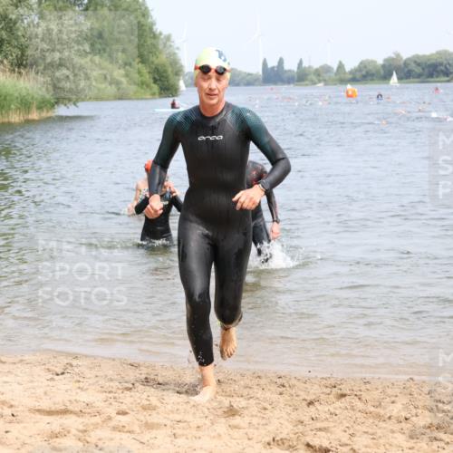 15.06.2025 - 27. Vierlanden-Triathlon Lena Gebhardt http://msf.ph/oto/8032777 15.06.2025 11:15:48 Schwimmen 881, 919, 927, 946, 951, 960, 963 meine-sportfotos.de