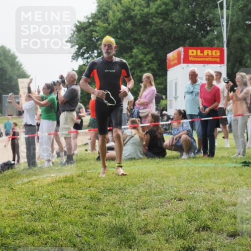 15.06.2025 - 27. Vierlanden-Triathlon KatJ http://msf.ph/oto/8032794 15.06.2025 11:14:09 Schwimmen 800, 904, 920, 952, 962 meine-sportfotos.de