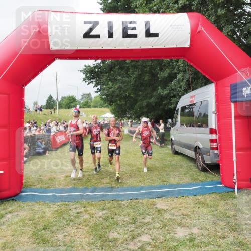 21.06.2025 - 27. Vierlanden-Triathlon MichiJ http://msf.ph/oto/8032796 15.06.2026 12:53:16 Ziel 989, 991, 992, 993 meine-sportfotos.de