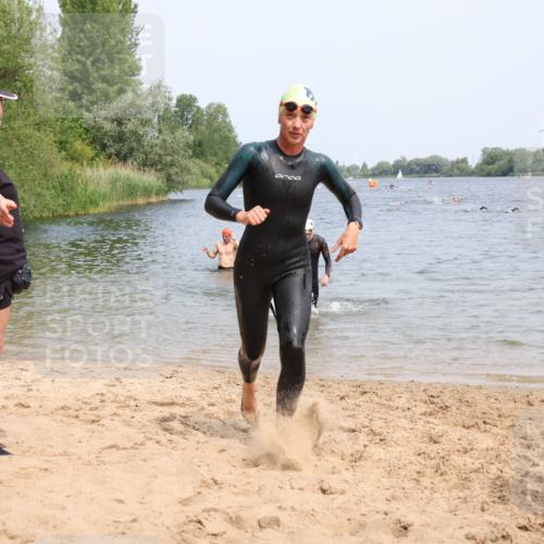 15.06.2025 - 27. Vierlanden-Triathlon Lena Gebhardt http://msf.ph/oto/8032798 15.06.2025 11:15:48 Schwimmen 881, 919, 927, 946, 951, 960, 963 meine-sportfotos.de