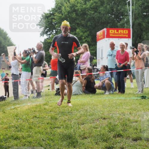 15.06.2025 - 27. Vierlanden-Triathlon KatJ http://msf.ph/oto/8032802 15.06.2025 11:14:09 Schwimmen 800, 904, 920, 952, 962 meine-sportfotos.de