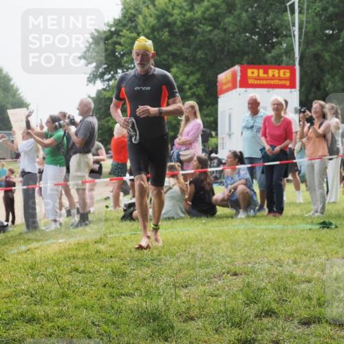 15.06.2025 - 27. Vierlanden-Triathlon KatJ http://msf.ph/oto/8032808 15.06.2025 11:14:09 Schwimmen 800, 904, 920, 952, 962 meine-sportfotos.de