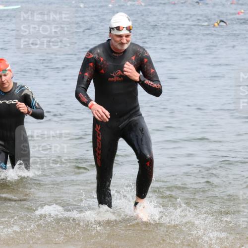 15.06.2025 - 27. Vierlanden-Triathlon Lena Gebhardt http://msf.ph/oto/8032813 15.06.2025 11:15:50 Schwimmen 881, 919, 946, 951, 960, 963 meine-sportfotos.de