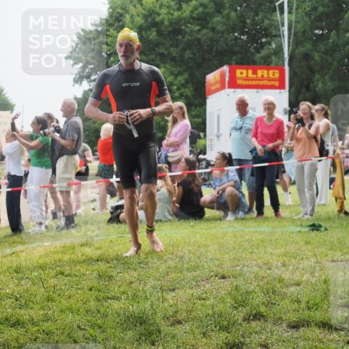 15.06.2025 - 27. Vierlanden-Triathlon KatJ http://msf.ph/oto/8032820 15.06.2025 11:14:10 Schwimmen 800, 904, 920, 952, 962 meine-sportfotos.de