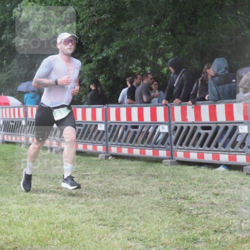 21.06.2025 - 27. Vierlanden-Triathlon KatJ http://msf.ph/oto/8032823 15.06.2025 13:43:57 Ziel 655 meine-sportfotos.de