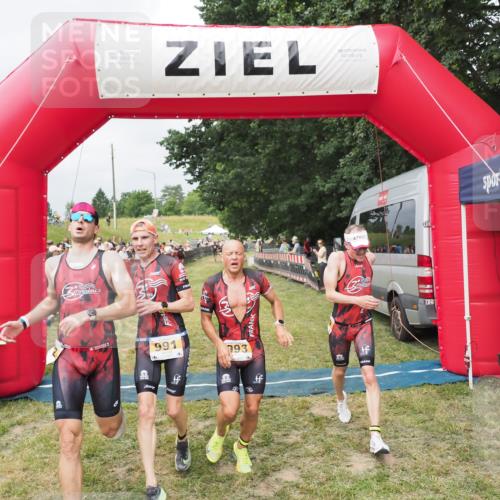 21.06.2025 - 27. Vierlanden-Triathlon MichiJ http://msf.ph/oto/8032831 15.06.2026 12:53:17 Ziel 989, 991, 992, 993 meine-sportfotos.de