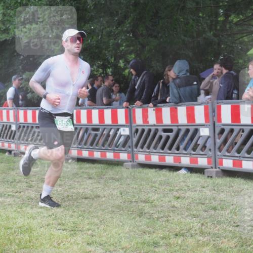 21.06.2025 - 27. Vierlanden-Triathlon KatJ http://msf.ph/oto/8032832 15.06.2025 13:43:57 Ziel 655 meine-sportfotos.de