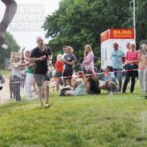15.06.2025 - 27. Vierlanden-Triathlon KatJ http://msf.ph/oto/8032841 15.06.2025 11:14:12 Schwimmen 800, 904, 920, 952, 962 meine-sportfotos.de