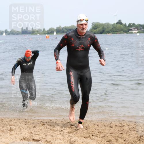 15.06.2025 - 27. Vierlanden-Triathlon Lena Gebhardt http://msf.ph/oto/8032842 15.06.2025 11:15:53 Schwimmen 792, 919, 946, 951, 960, 963 meine-sportfotos.de