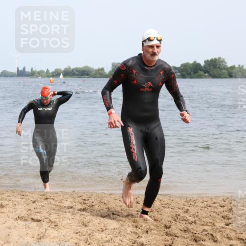 15.06.2025 - 27. Vierlanden-Triathlon Lena Gebhardt http://msf.ph/oto/8032846 15.06.2025 11:15:54 Schwimmen 792, 919, 946, 951, 963 meine-sportfotos.de