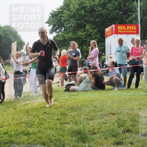 15.06.2025 - 27. Vierlanden-Triathlon KatJ http://msf.ph/oto/8032852 15.06.2025 11:14:13 Schwimmen 800, 804, 904, 920, 952, 962 meine-sportfotos.de