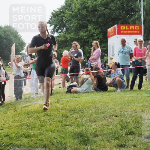 15.06.2025 - 27. Vierlanden-Triathlon KatJ http://msf.ph/oto/8032856 15.06.2025 11:14:13 Schwimmen 800, 804, 904, 920, 952, 962 meine-sportfotos.de
