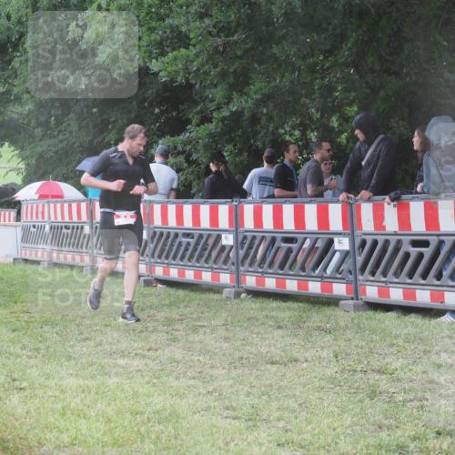 21.06.2025 - 27. Vierlanden-Triathlon KatJ http://msf.ph/oto/8032861 15.06.2025 13:44:05 Ziel 34, 1142 meine-sportfotos.de