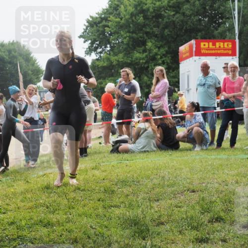 15.06.2025 - 27. Vierlanden-Triathlon KatJ http://msf.ph/oto/8032865 15.06.2025 11:14:13 Schwimmen 800, 804, 904, 920, 952, 962 meine-sportfotos.de