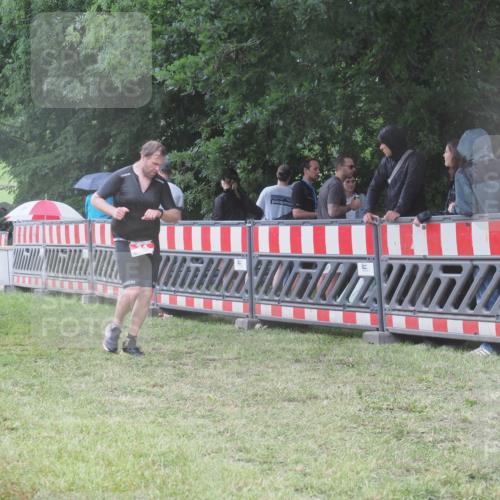 21.06.2025 - 27. Vierlanden-Triathlon KatJ http://msf.ph/oto/8032866 15.06.2025 13:44:05 Ziel 34, 1142 meine-sportfotos.de