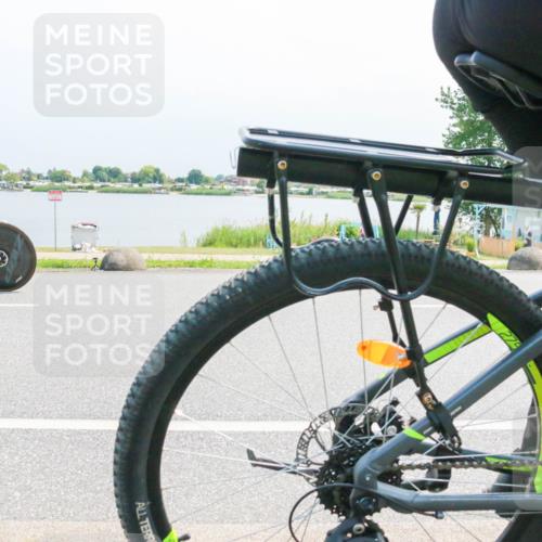 21.06.2025 - 27. Vierlanden-Triathlon H.Heesch http://msf.ph/oto/8032867 15.06.2025 11:39:29 Radfahren 822 meine-sportfotos.de