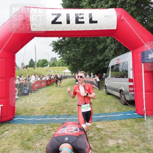 21.06.2025 - 27. Vierlanden-Triathlon MichiJ http://msf.ph/oto/8032870 15.06.2026 12:53:24 Ziel 35, 732 meine-sportfotos.de