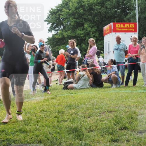15.06.2025 - 27. Vierlanden-Triathlon KatJ http://msf.ph/oto/8032875 15.06.2025 11:14:14 Schwimmen 800, 804, 904, 920, 952, 962 meine-sportfotos.de