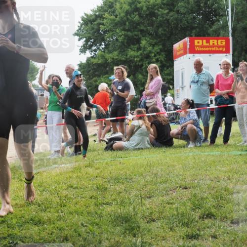 15.06.2025 - 27. Vierlanden-Triathlon KatJ http://msf.ph/oto/8032881 15.06.2025 11:14:14 Schwimmen 800, 804, 904, 920, 952, 962 meine-sportfotos.de