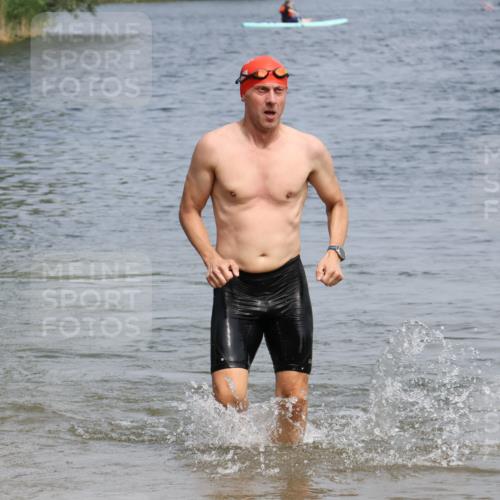 15.06.2025 - 27. Vierlanden-Triathlon Lena Gebhardt http://msf.ph/oto/8032889 15.06.2025 11:15:58 Schwimmen 792, 919, 946, 951, 963 meine-sportfotos.de