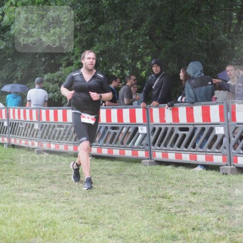 21.06.2025 - 27. Vierlanden-Triathlon KatJ http://msf.ph/oto/8032890 15.06.2025 13:44:06 Ziel 34, 1142 meine-sportfotos.de