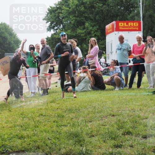 15.06.2025 - 27. Vierlanden-Triathlon KatJ http://msf.ph/oto/8032893 15.06.2025 11:14:14 Schwimmen 800, 804, 904, 920, 952, 962 meine-sportfotos.de