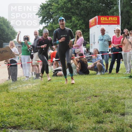 15.06.2025 - 27. Vierlanden-Triathlon KatJ http://msf.ph/oto/8032910 15.06.2025 11:14:15 Schwimmen 800, 804, 904, 952, 962 meine-sportfotos.de