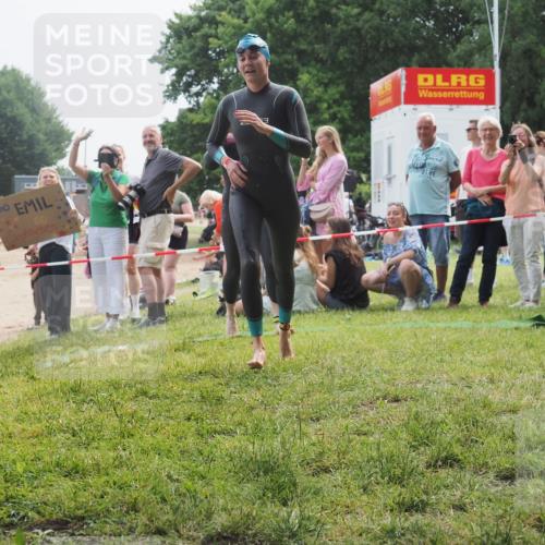 15.06.2025 - 27. Vierlanden-Triathlon KatJ http://msf.ph/oto/8032919 15.06.2025 11:14:15 Schwimmen 800, 804, 904, 952, 962 meine-sportfotos.de