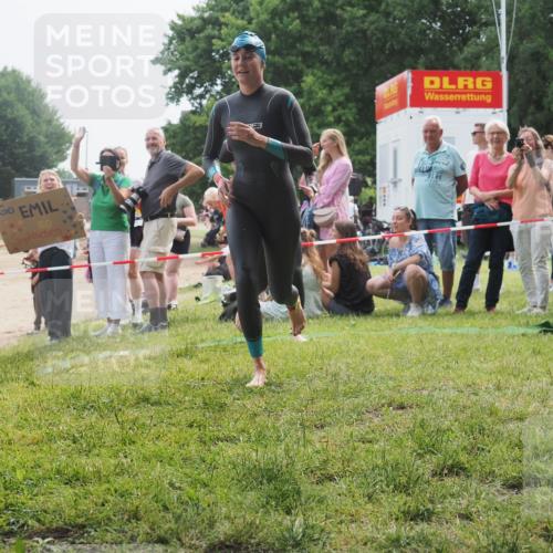 15.06.2025 - 27. Vierlanden-Triathlon KatJ http://msf.ph/oto/8032925 15.06.2025 11:14:15 Schwimmen 800, 804, 904, 952, 962 meine-sportfotos.de