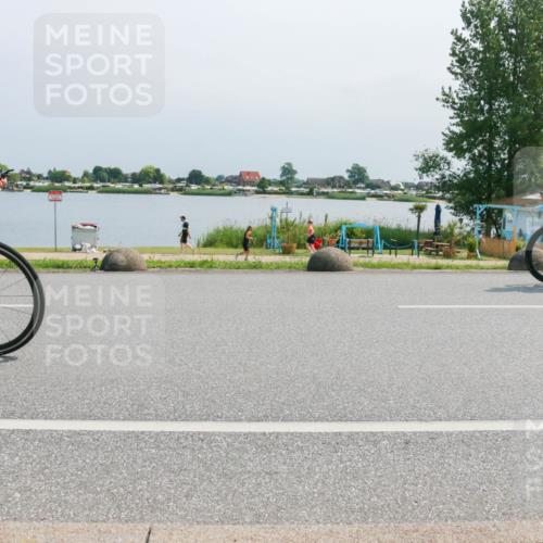 21.06.2025 - 27. Vierlanden-Triathlon H.Heesch http://msf.ph/oto/8032933 15.06.2025 11:39:41 Radfahren 692, 708 meine-sportfotos.de