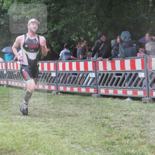21.06.2025 - 27. Vierlanden-Triathlon KatJ http://msf.ph/oto/8032937 15.06.2025 13:44:14 Ziel 750, 1142 meine-sportfotos.de