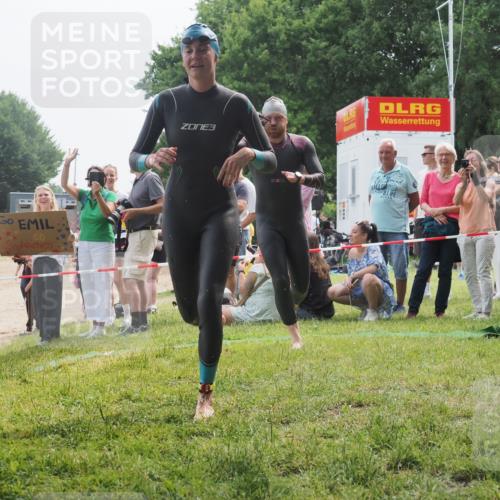 15.06.2025 - 27. Vierlanden-Triathlon KatJ http://msf.ph/oto/8032938 15.06.2025 11:14:16 Schwimmen 800, 804, 904, 952, 962 meine-sportfotos.de