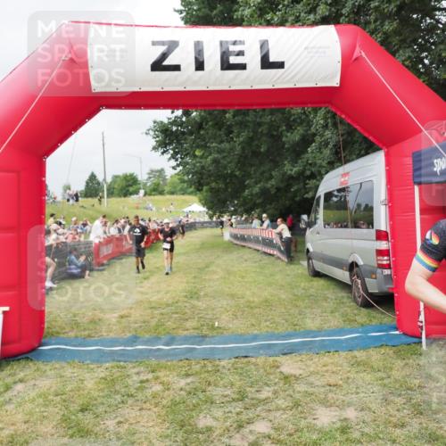 21.06.2025 - 27. Vierlanden-Triathlon MichiJ http://msf.ph/oto/8032939 15.06.2026 12:53:27 Ziel 35, 234, 732 meine-sportfotos.de