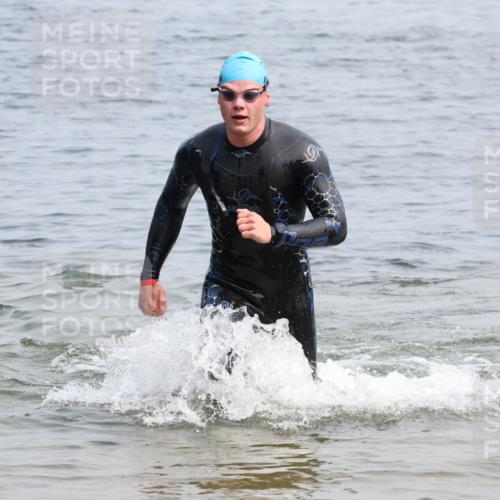 15.06.2025 - 27. Vierlanden-Triathlon Lena Gebhardt http://msf.ph/oto/8032941 15.06.2025 11:16:19 Schwimmen 954 meine-sportfotos.de