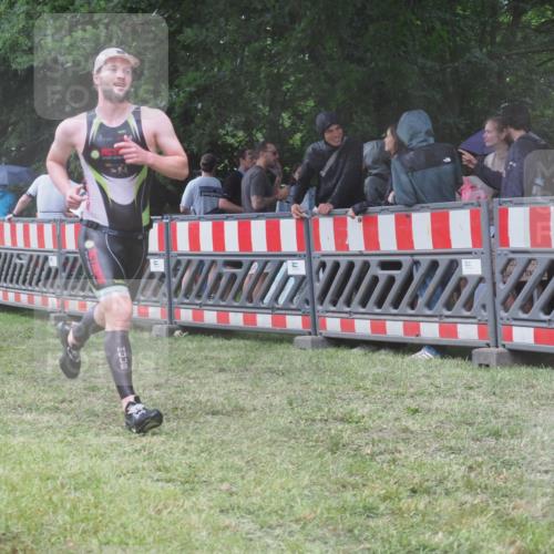 21.06.2025 - 27. Vierlanden-Triathlon KatJ http://msf.ph/oto/8032944 15.06.2025 13:44:15 Ziel 750, 878, 1142 meine-sportfotos.de