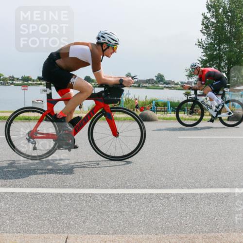 21.06.2025 - 27. Vierlanden-Triathlon H.Heesch http://msf.ph/oto/8032947 15.06.2025 11:39:41 Radfahren 692, 708 meine-sportfotos.de