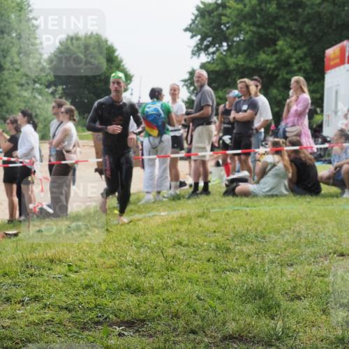 15.06.2025 - 27. Vierlanden-Triathlon KatJ http://msf.ph/oto/8032950 15.06.2025 11:14:20 Schwimmen 804, 904, 952, 962 meine-sportfotos.de