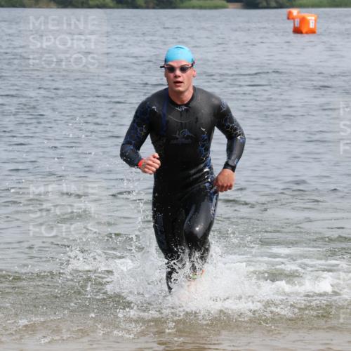 15.06.2025 - 27. Vierlanden-Triathlon Lena Gebhardt http://msf.ph/oto/8032955 15.06.2025 11:16:20 Schwimmen 815, 954 meine-sportfotos.de