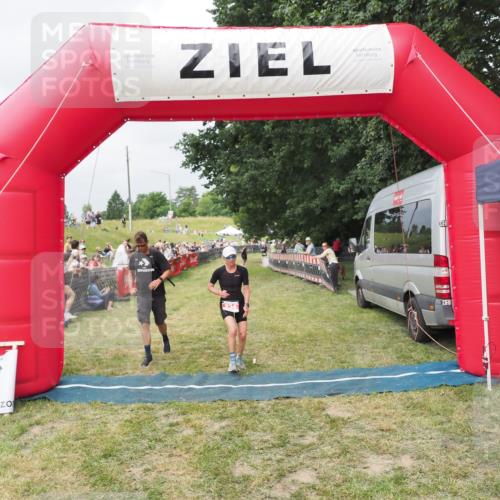 21.06.2025 - 27. Vierlanden-Triathlon MichiJ http://msf.ph/oto/8032961 15.06.2026 12:53:30 Ziel 35, 234, 732 meine-sportfotos.de