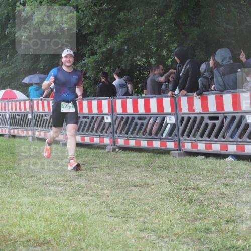 21.06.2025 - 27. Vierlanden-Triathlon KatJ http://msf.ph/oto/8032964 15.06.2025 13:44:21 Ziel 222, 750, 878 meine-sportfotos.de